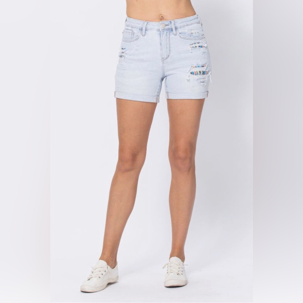 JUDY BLUE AZTEC PRINT PATCH
DENIM SHORTS NWOT